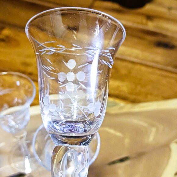 4 x ETCHED CRYSTAL Vintage etched liquor liqueur shot glasses Mint condition - Picture 5 of 6